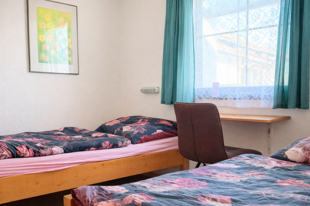 Schlafzimmer_Einzelbetten_Ferienhaus_Grundmann_Allgäu_Lechbruck