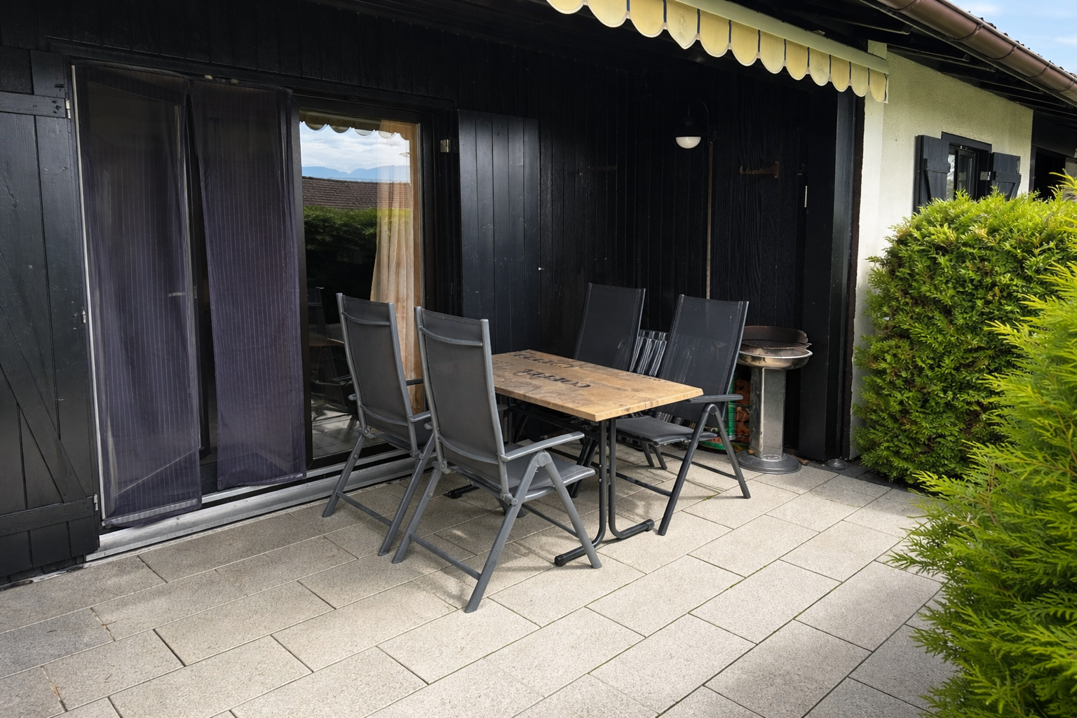 Terrasse_Stühle_Ferienhaus_Grundmann_Allgäu_Lechbruck
