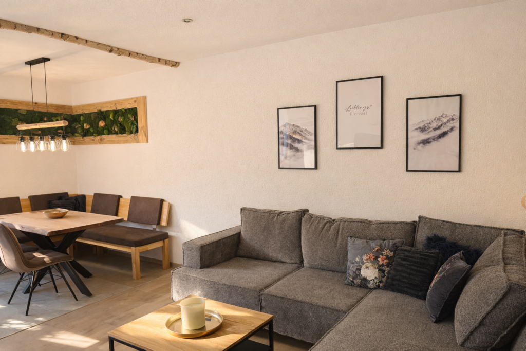 Wohnzimmer_Essbereich_Ferienhaus_Grundmann_Allgäu_Lechbruck